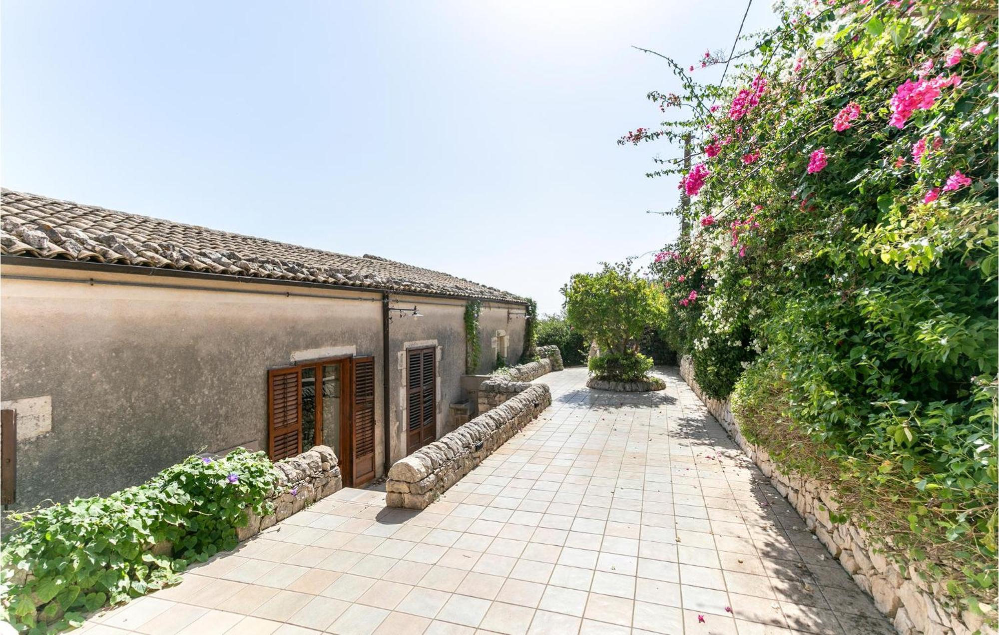 Cozy Home In Ragusa With Kitchen Camemi Exterior photo